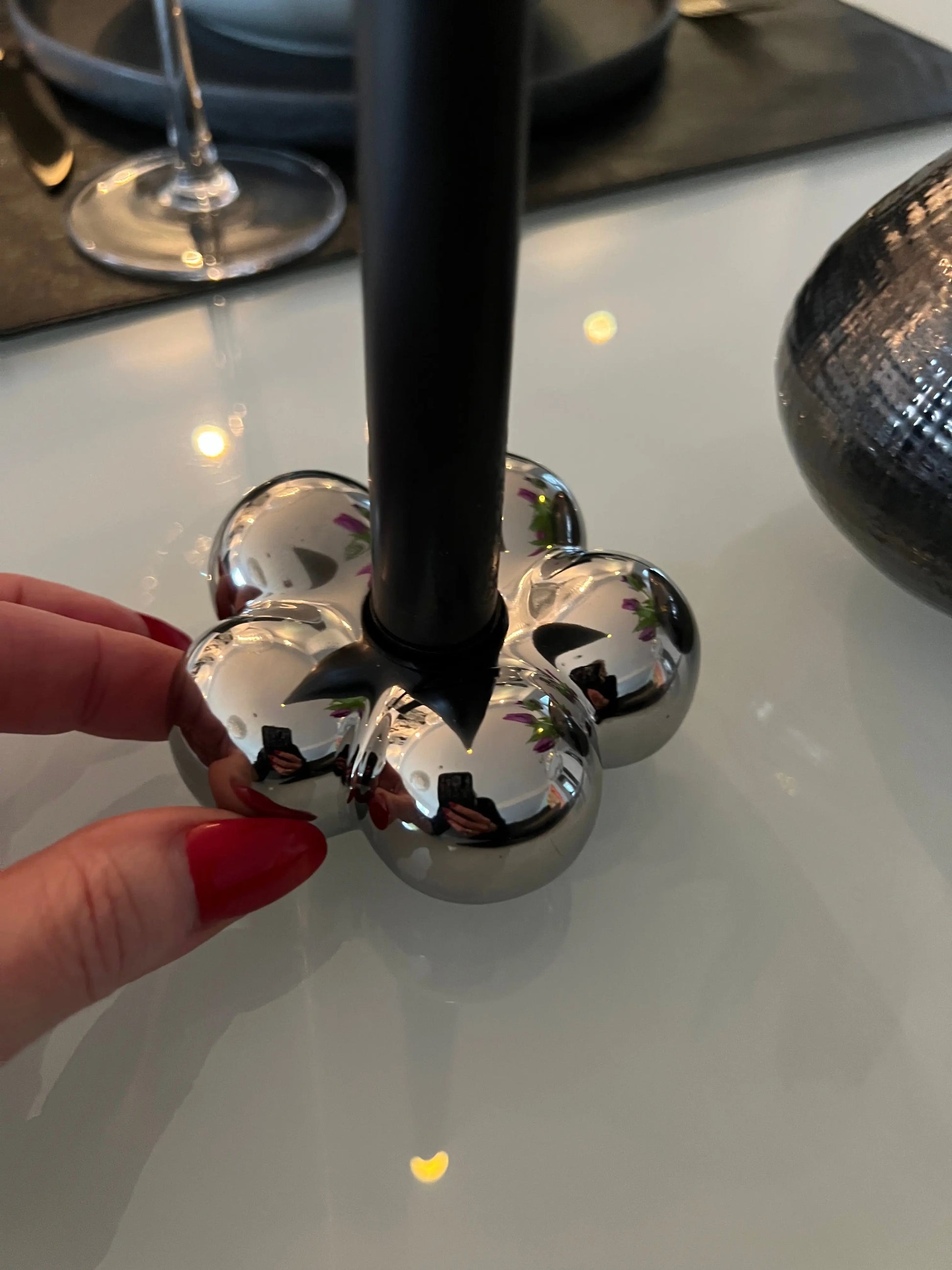 Wunderschöner silberfarbener Kerzenhalter SANDRAGRUNWALDDESIGN