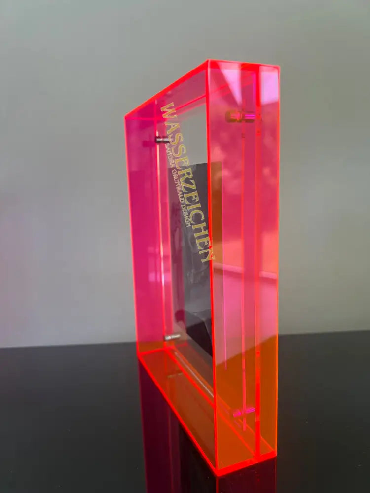 Acryl-Rahmen in leuchtender Farbe