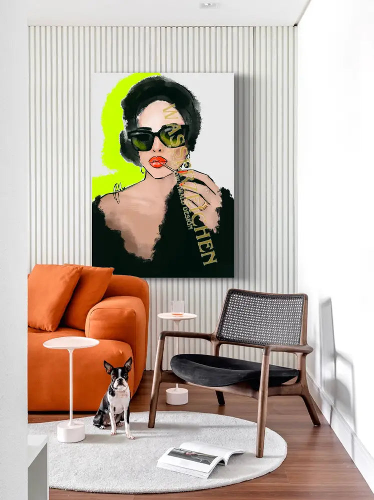 Frau mit Turban und Sonnenbrille, die ihre Lippen schminkt